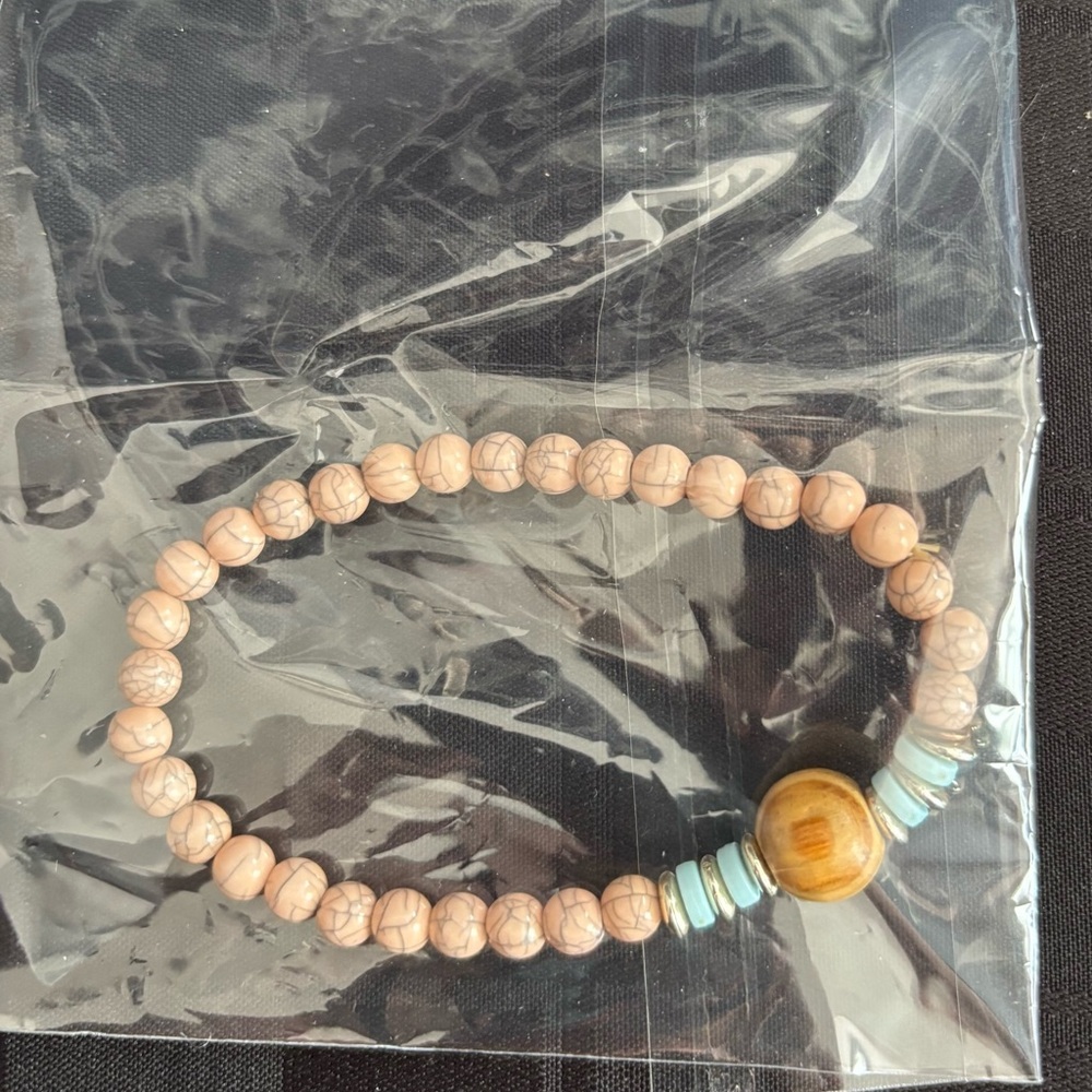 ✨✨5/$25✨✨Elegant Beaded Bracelet with Natural Tones - Picture 2 of 2
